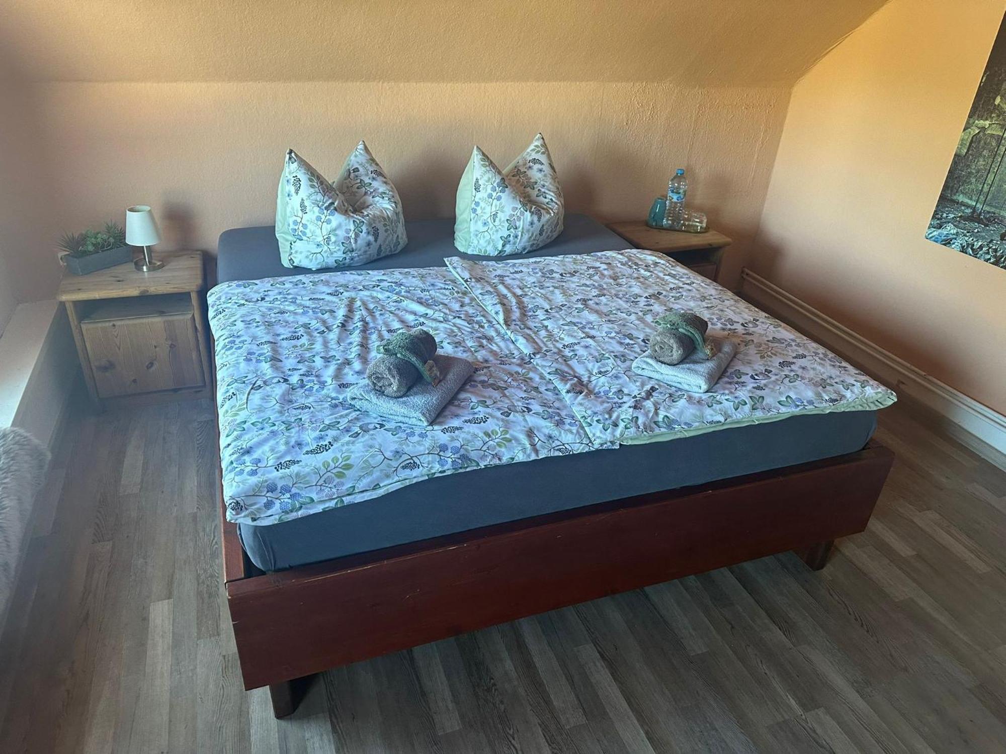 Zentrale Doppelbettzimmer Nordenham Exterior foto